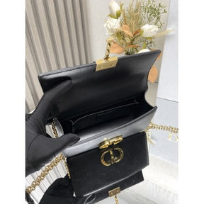 DIOR 30 MONTAIGNE EAST-WEST TASCHE MIT KETTE